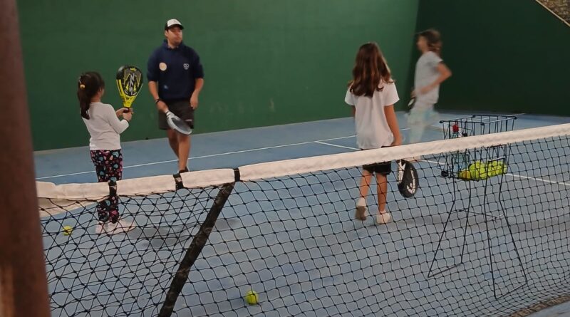 COMENZÓ LA ESCUELA DE PADEL DE LA LOMA